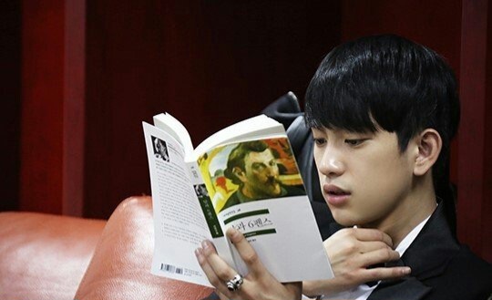 Увлекательное чтиво (фото из открытых источников)