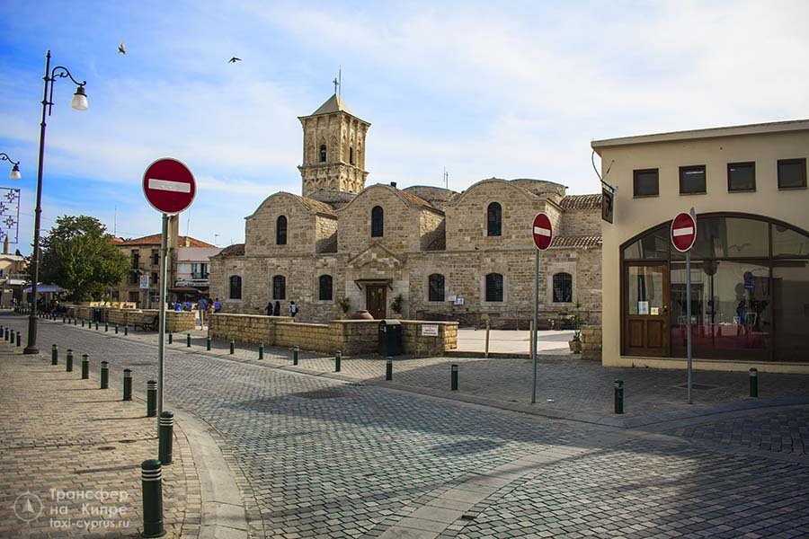 По дороге к Храму Святого Лазаря