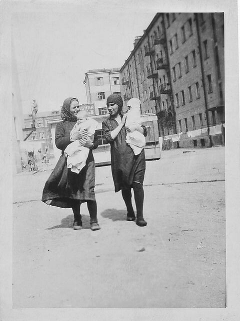 Действие рассказа происходит в 30-е годы прошлого века