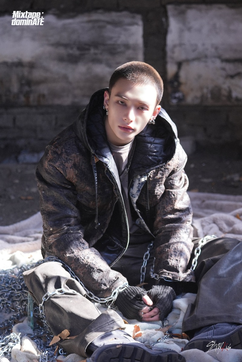    Фото к треку ESCAPEСоцсети