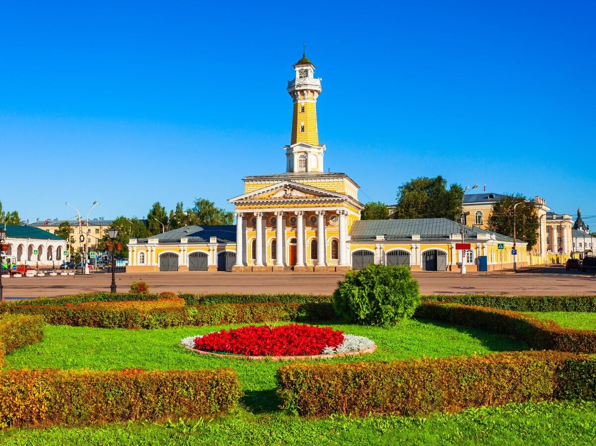    Пожарная каланча Сусанинской площади в Костроме© iStock.com / saiko3p