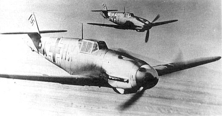 Истребители Bf109 в полете. 