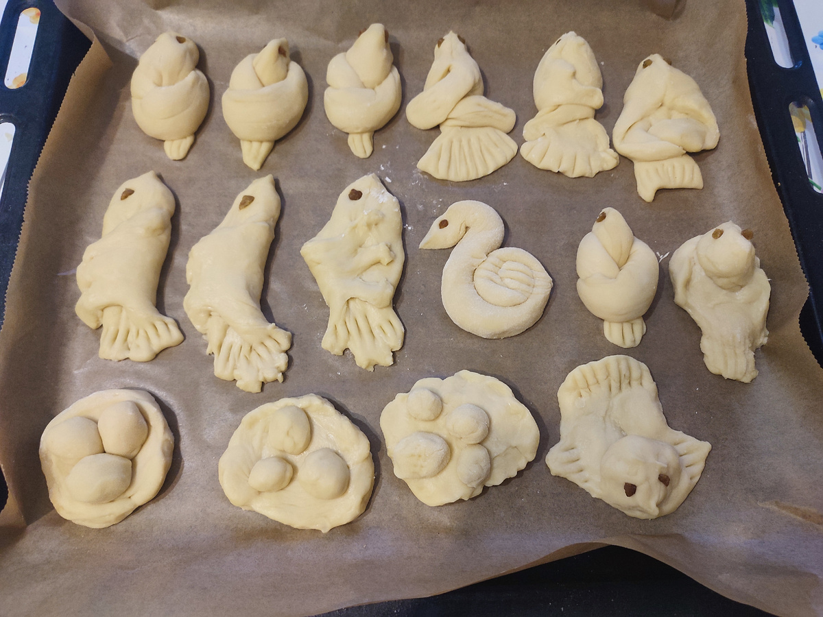 Барышни налепили целую семейку пернатых