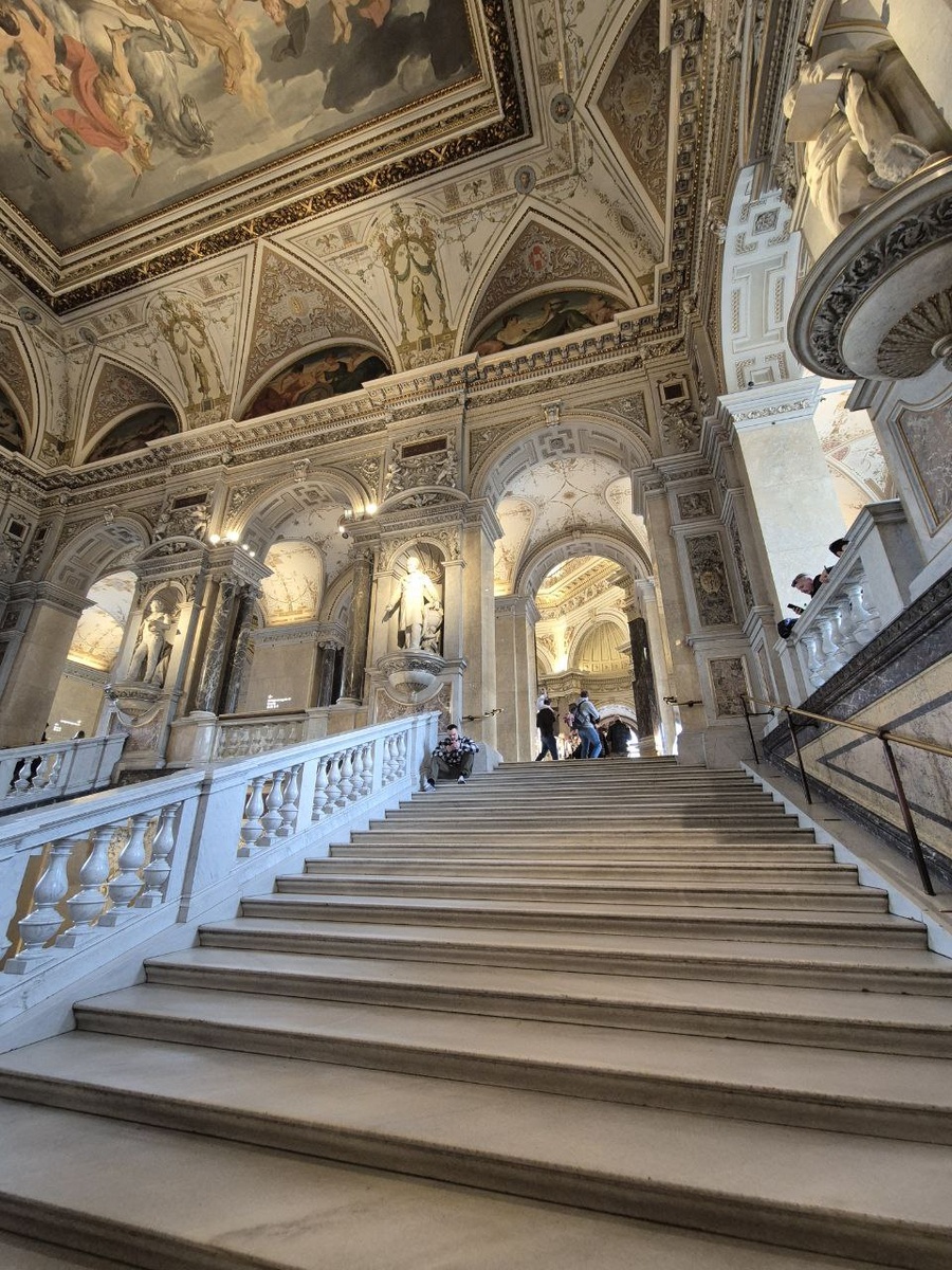 Парадная лестница.