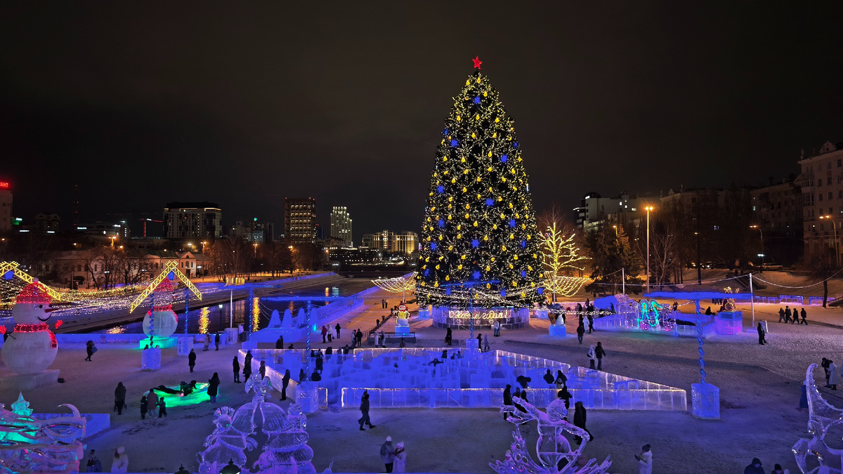 Зимний городок в Историческом сквере.