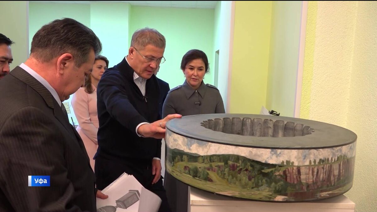    Радий Хабиров осмотрел здание, в котором будет располагаться Дом башкирской яшмы