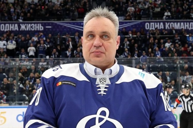    Легендарный хоккеист попал в скандал: задержан за непристойное поведение у детской библиотеки в столице.