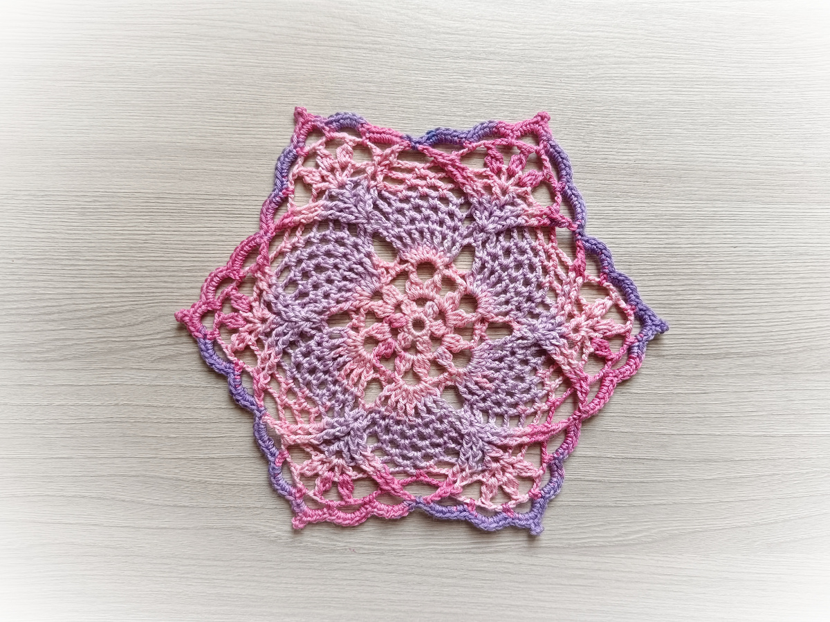 Красивая салфетка крючком 