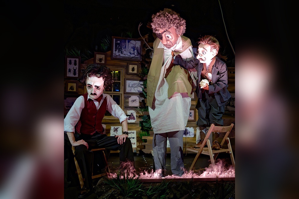    В спектакле "Золотой жук" авторы смогли создать уникальный мир, работая не только с рассказами По, но и со светом, тенями, музыкой. / Пресс-служба Вологодского областного театра кукол "Теремок"