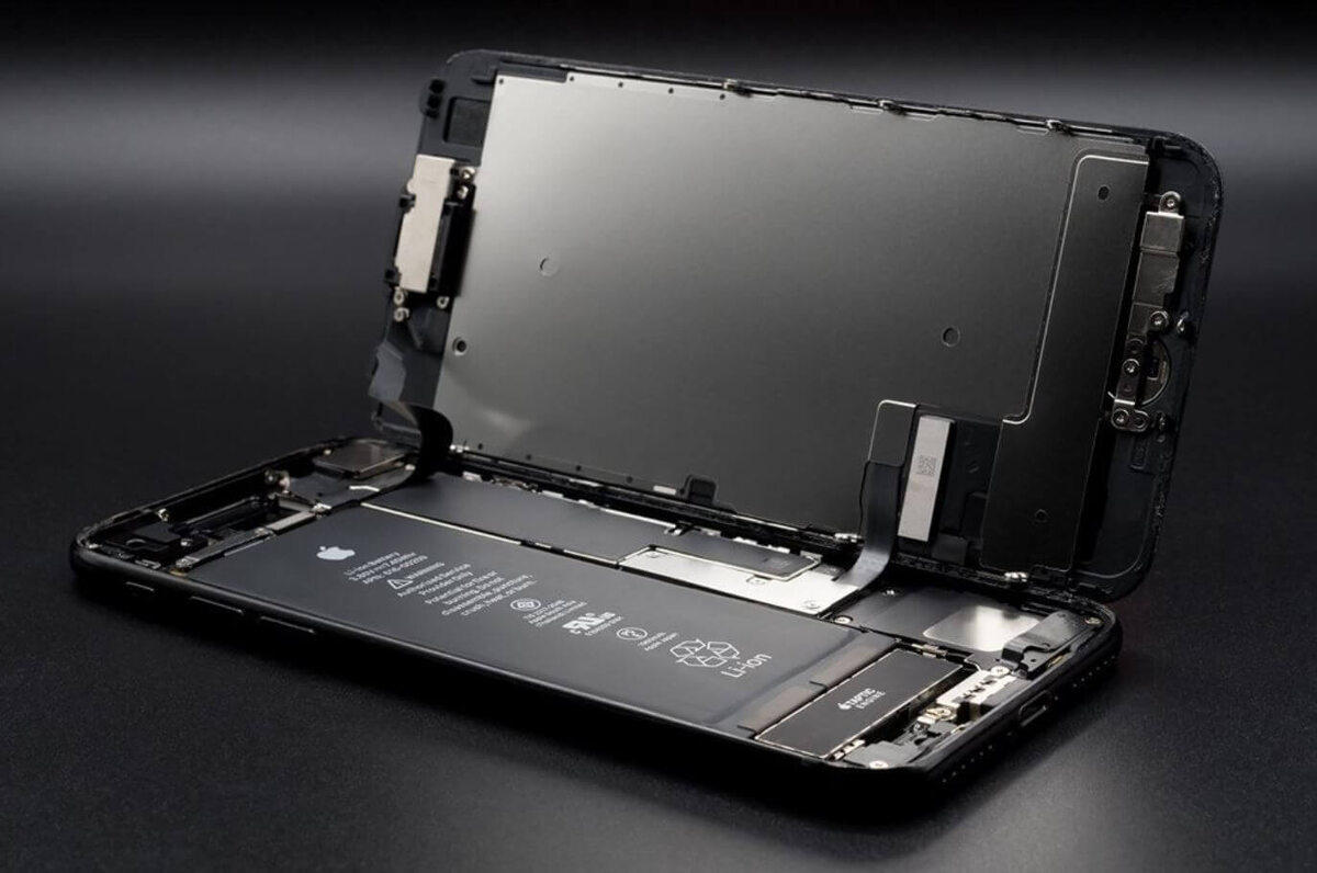    Разбираемся, когда нужно менять батарею на Айфоне. Фото: phonerepairs2u.com