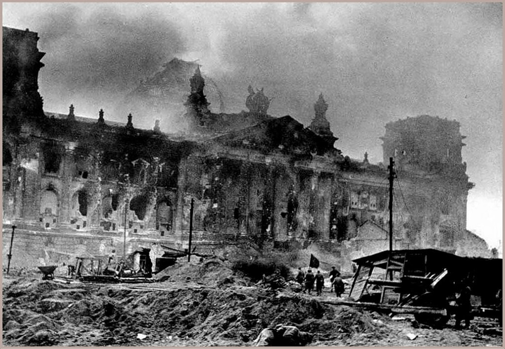 ШТУРМ  РЕЙХСТАГА  в Берлине,   В  АПРЕЛЕ  1945 года