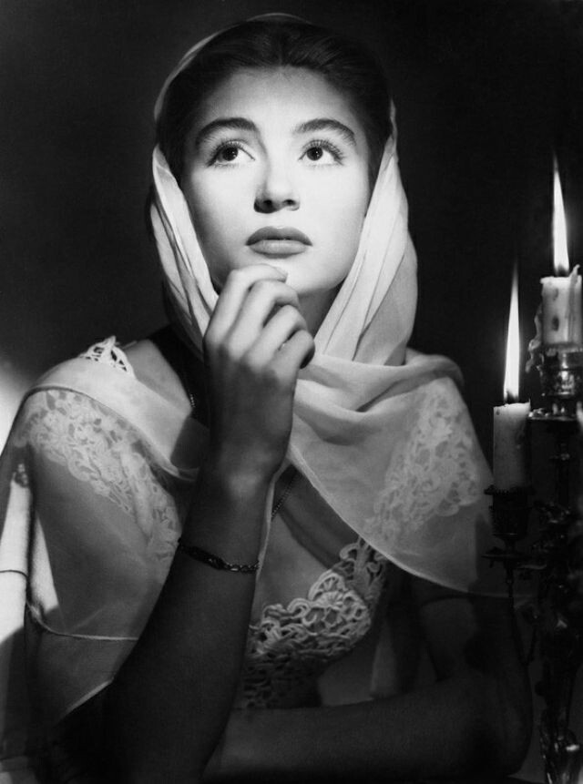 Анук Эме в фильме «Любовники Вероны», фото Корнела Лукаса, 1949 год.