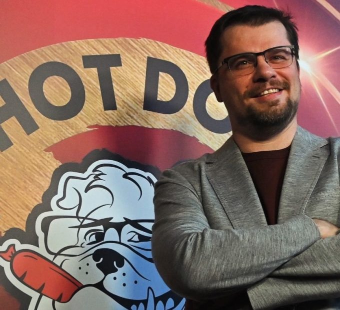 @hotdogbulldog, соцсети]