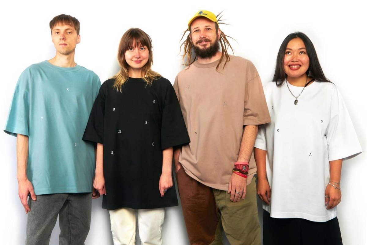 Студия Артемия Лебедева представила новую серию футболок с провокационными надписями