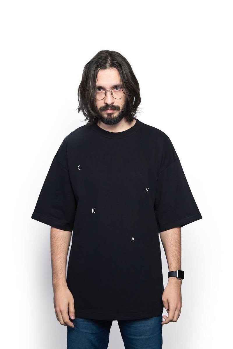 Студия Артемия Лебедева представила новую серию футболок с провокационными надписями