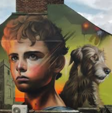 Стена дома с граффити работы художника Мистер Копи (не Банкси, конечно, но рисовать тоже умеет)