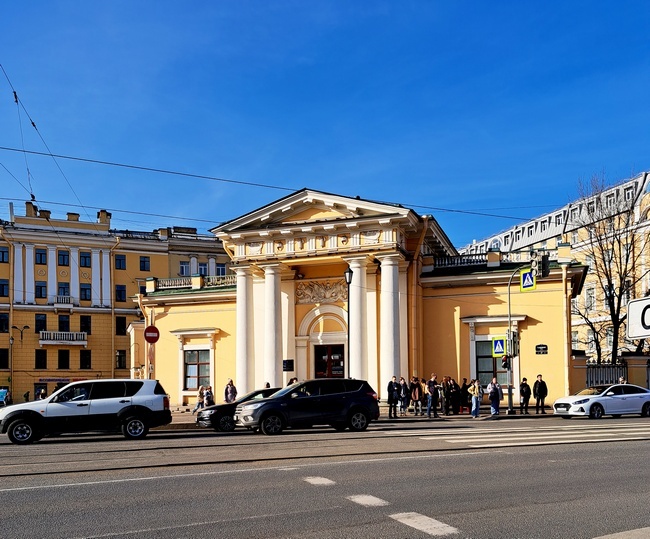 Здание Гауптвахты на Сенной площади /фото из личного архива, 2024/