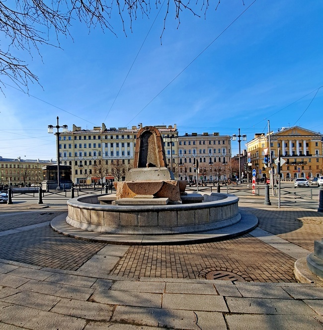 Фонтан-поилка у дома Акимова-Перетца /фото из личного архива, 2024/