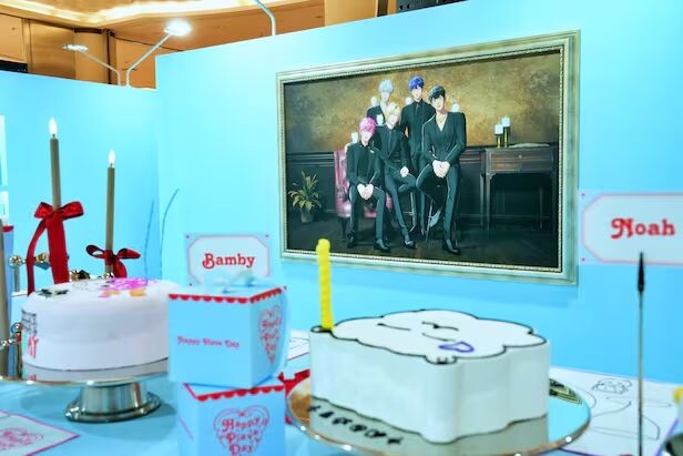    С 6 по 16 марта 2025 года в торговом центре Lotte World Mall работал поп-ап магазин, посвященный второй годовщине виртуальной айдол-группы PLAVE / Универмаг Lotte