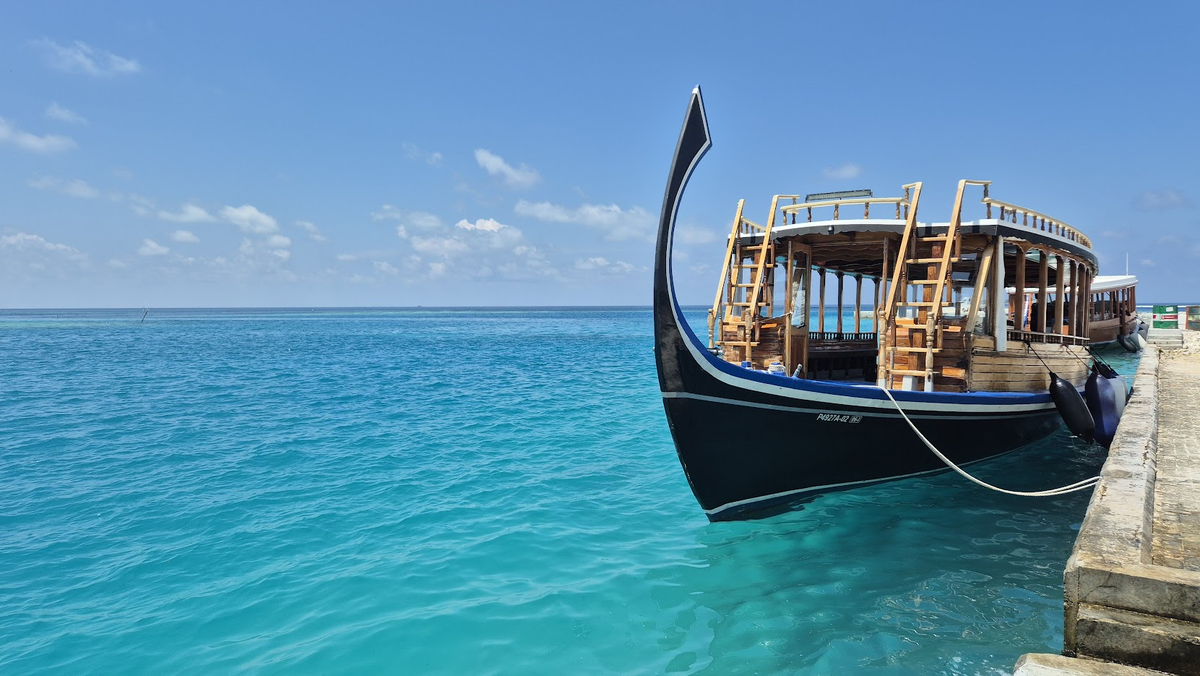 Лодка на мальдивском острове Расду
