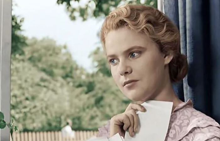 Нина Иванова в роли учительницы / Фото: thevoicemag.ru
