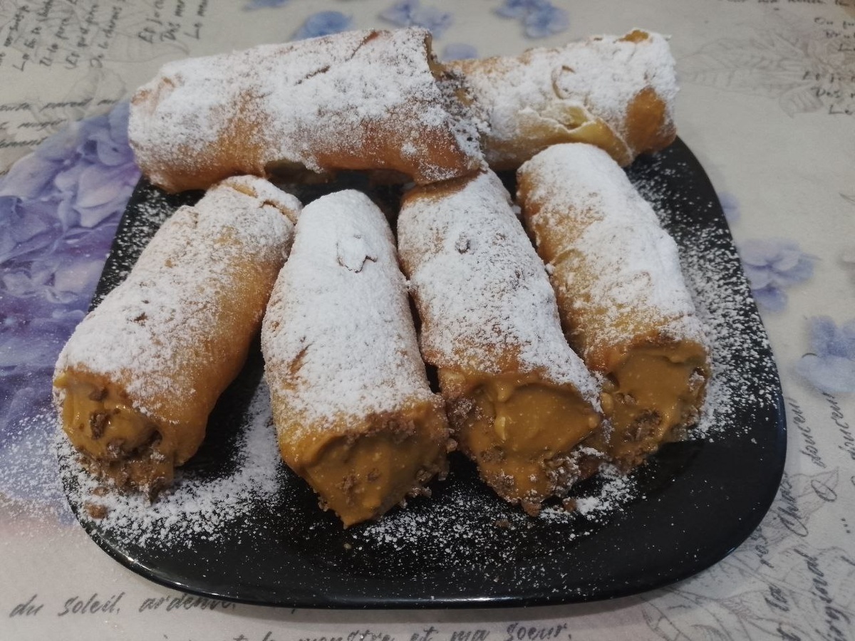 Трубочки с начинкой из вареного сгущенного молока