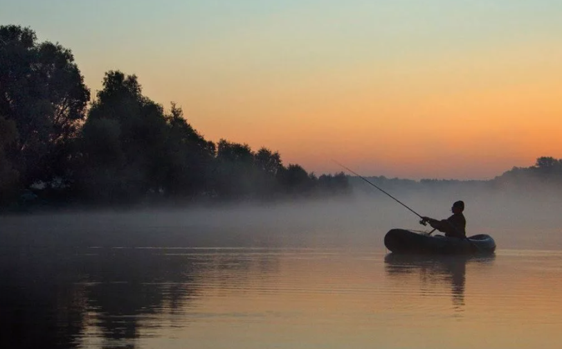 Рыбалка на утренней зорьке. Источник фото ru.pinterest.com