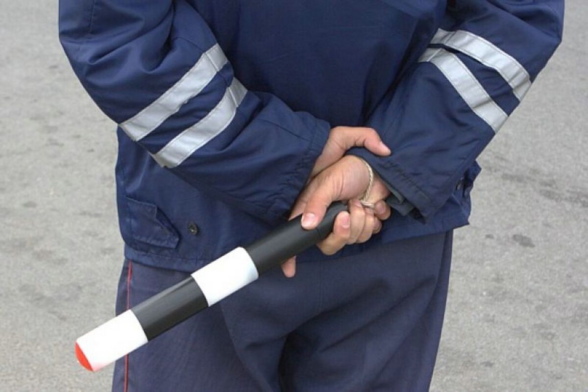    Сотрудник ГИБДД / Источник: Sarinform.com