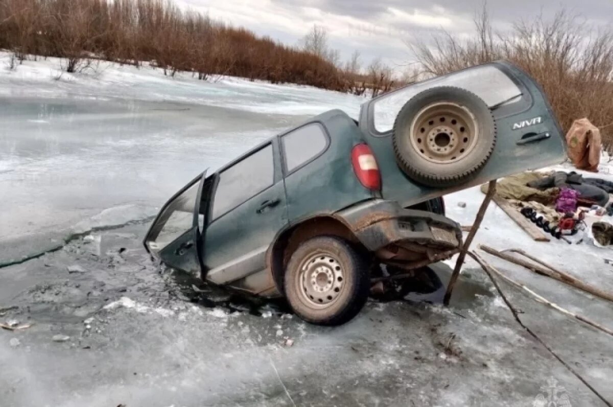    Авто рыбаков провалился под лед на реке Онон в Забайкалье