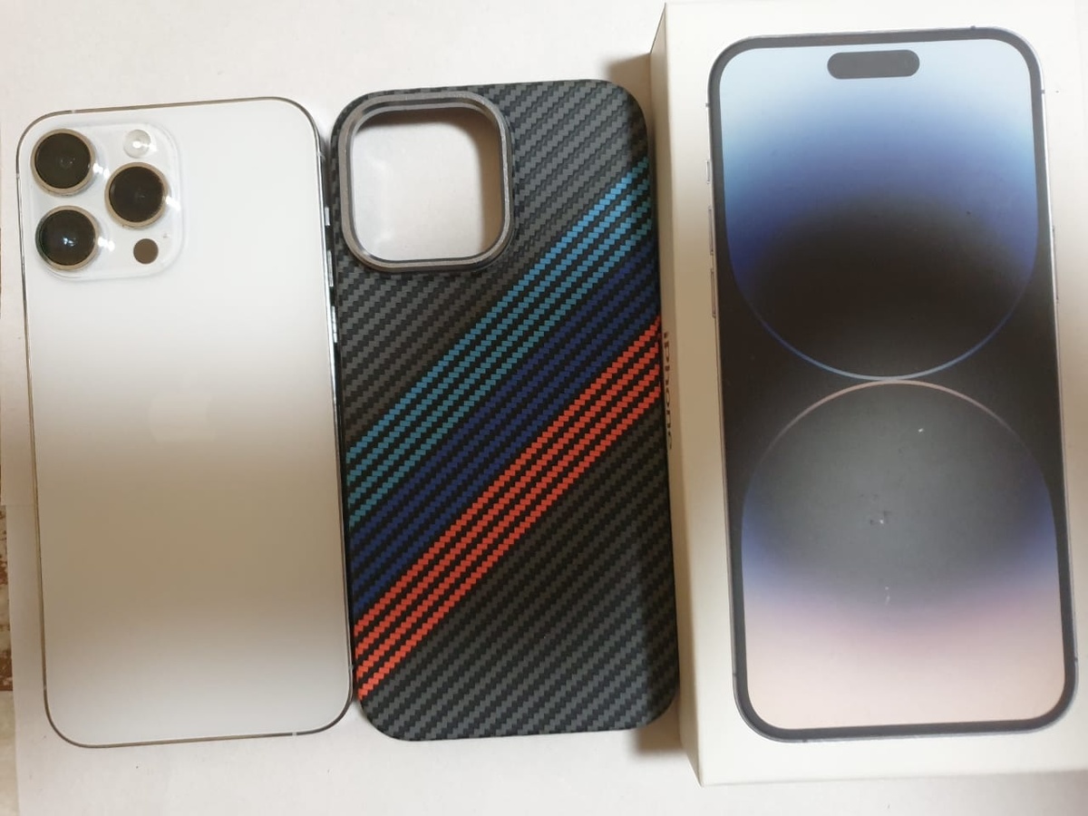 Чехол приобретал отдельно)))