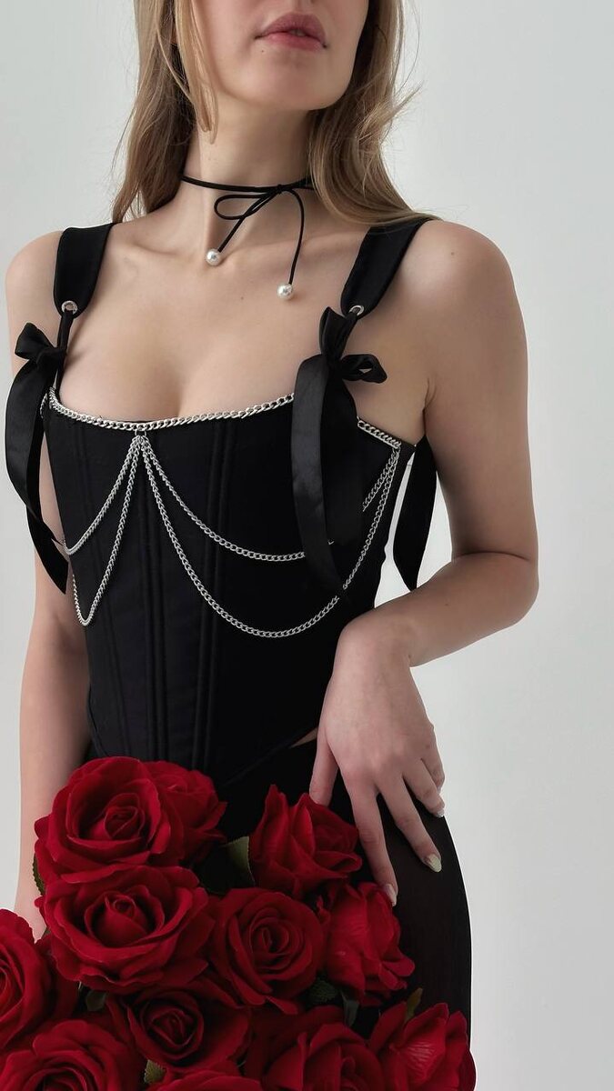 Базовый чёрный корсет, Lichnost