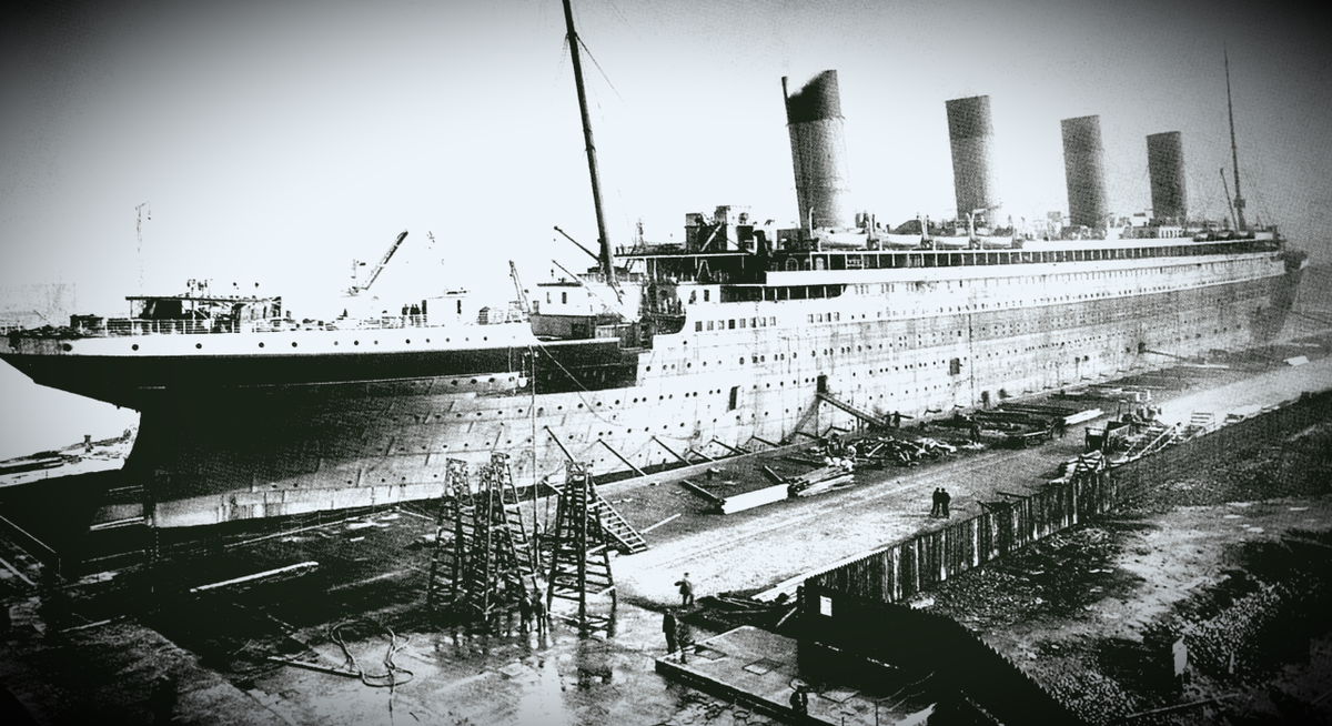 Титаник, отправляется в плавание. Изображение взято с Яндекс картинок.