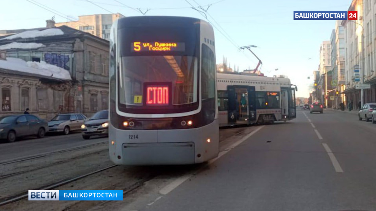    В центре Уфы с рельсов сошел трамвай Pesa