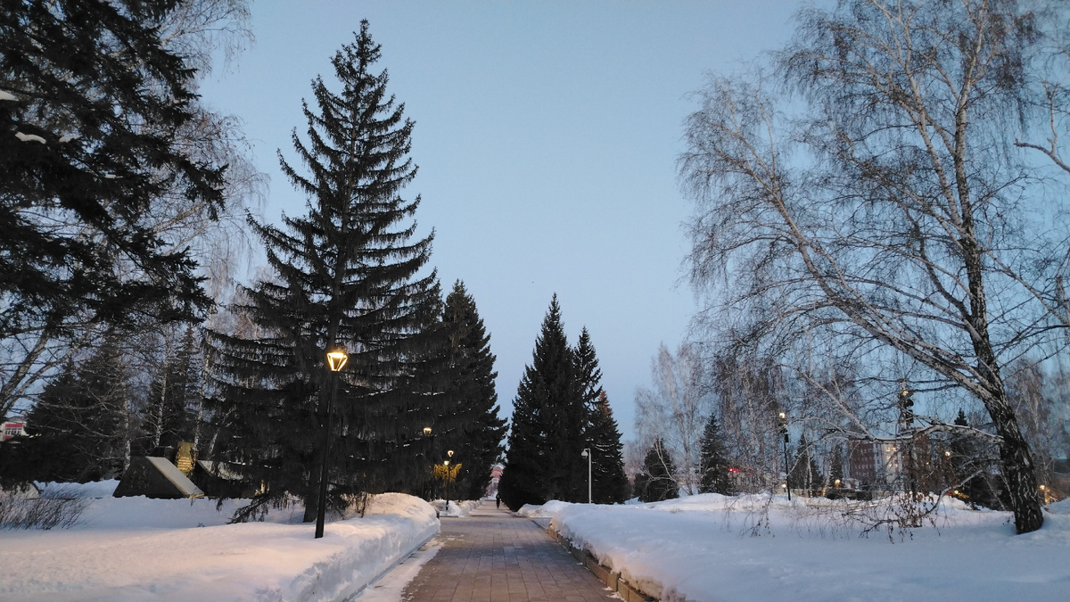 Аллея от вокзала 