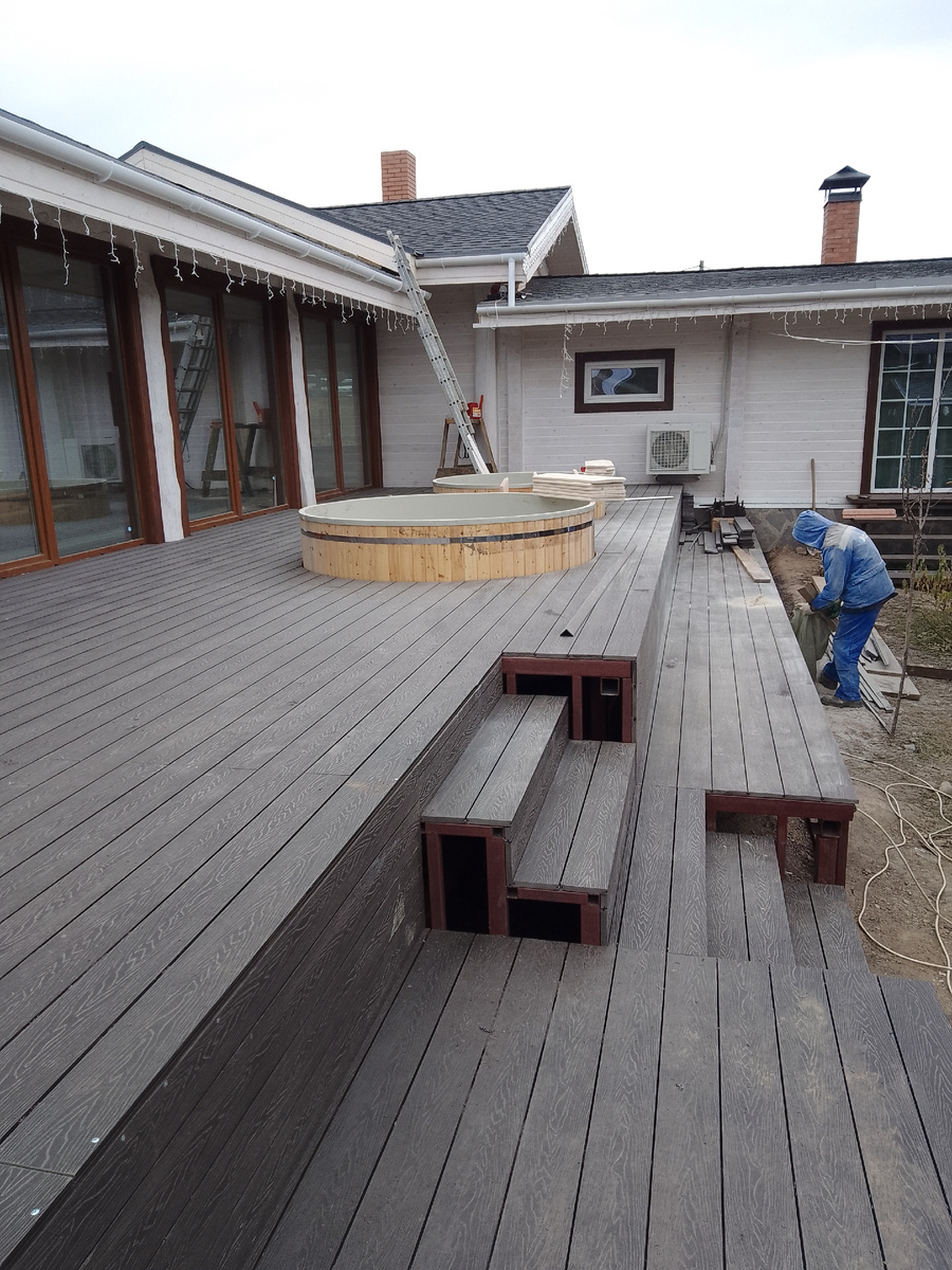 Строительство террасы с купелями. Фото автора.