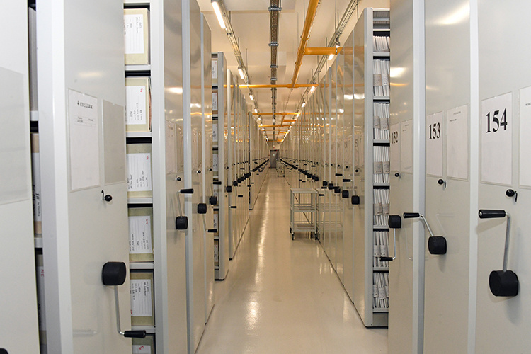    Ленар Мифтахов написал письмо раису Татарстана Рустаму Минниханову, где рассказал, что Госархив РТ не предоставляет доступ к документам, поступившим к ним из загса республики.   
Фото: rais.tatarstan.ru