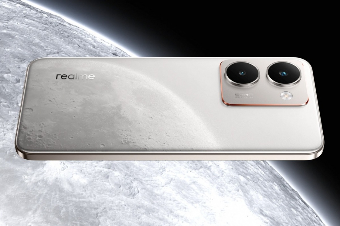 Смартфон работает на базе недавно анонсированного процессора MediaTek Dimensity 8350 Ultra