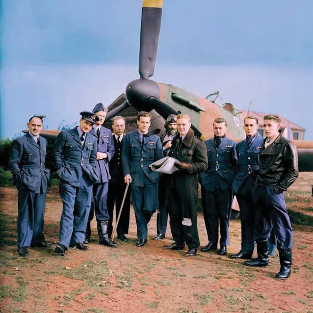 «Пэдди» и его эскадрилья,  2-й слева