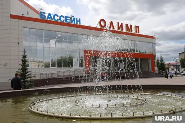 Попасть в бассейн ребенку не позволяет неудобное расписание, автобусное сообщение и неуступчивые сотрудники. Фото: Екатерина Сычкова © URA.RU