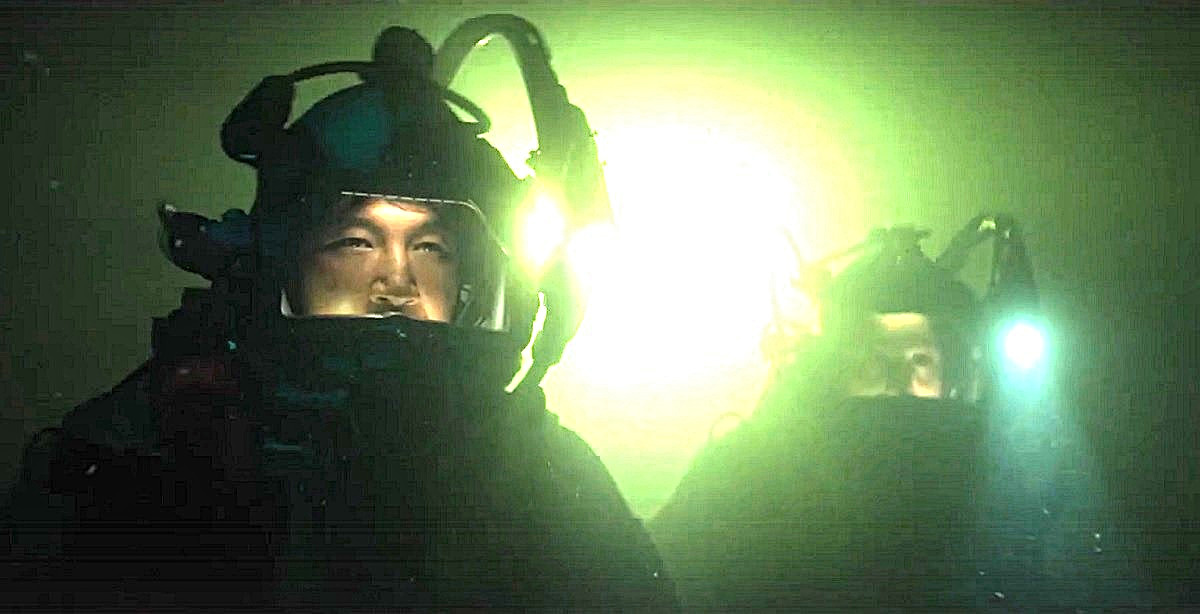 - Проклятье! Кажется, в "Аквамене" всё врут про этот их живописный глубоководный мир. 