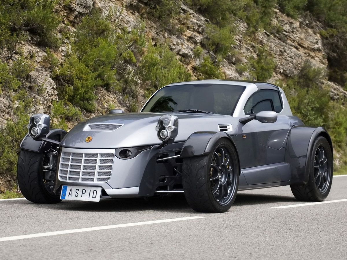 Привет, уважаемые ценители четырехколесных шедевров! Сегодня мы поговорим о тех автомобилях, которые не просто ездят – они заставляют сердца биться чаще и умы кипеть от восторга.Здравствуйте, дорогие любители автомобилей! Сегодня мы с вами обсудим поистине уникальные транспортные средства, которые не просто перемещаются по дорогам, но и вызывают бурю эмоций и вдохновения.