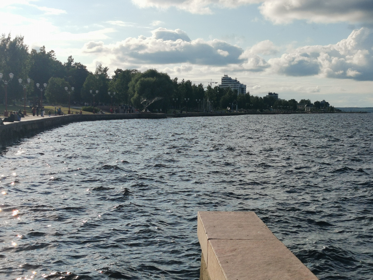 вид на набережную с Петровского сквера