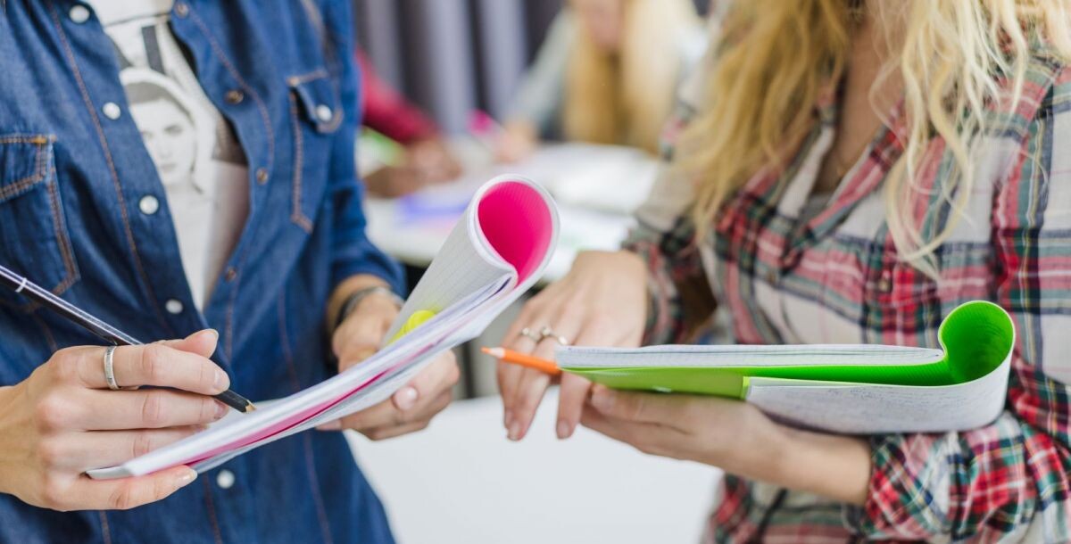    74% россиян считают, что современные люди не хотят перерабатывать, но ровно столько же трудоустроенных это делают