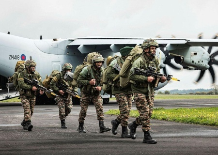    Британцы готовятся во время перемирия забросить спецназ на Украину. Что говорят эксперты?