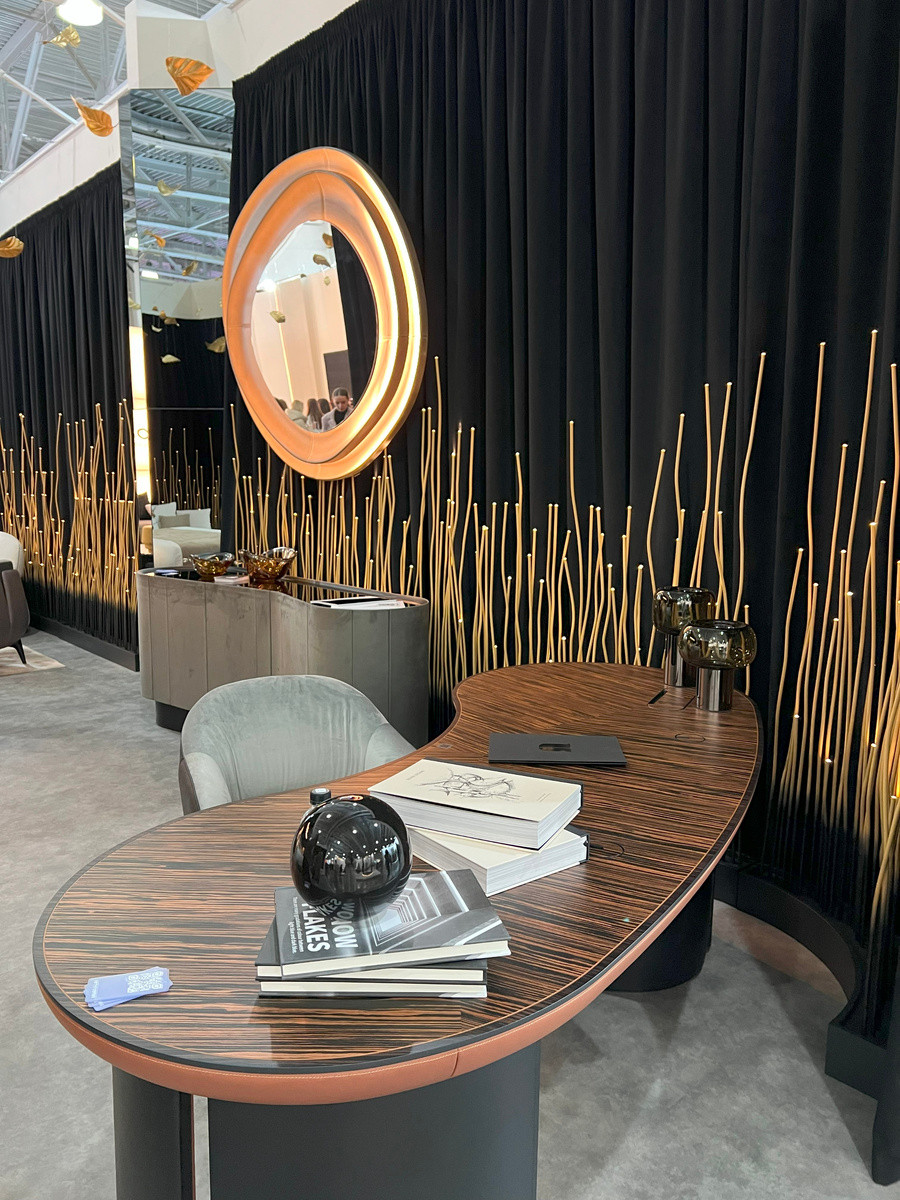 Письменный стол Petal, EBONY LIGHT, Стул Mattina Rotate, MOON ASH