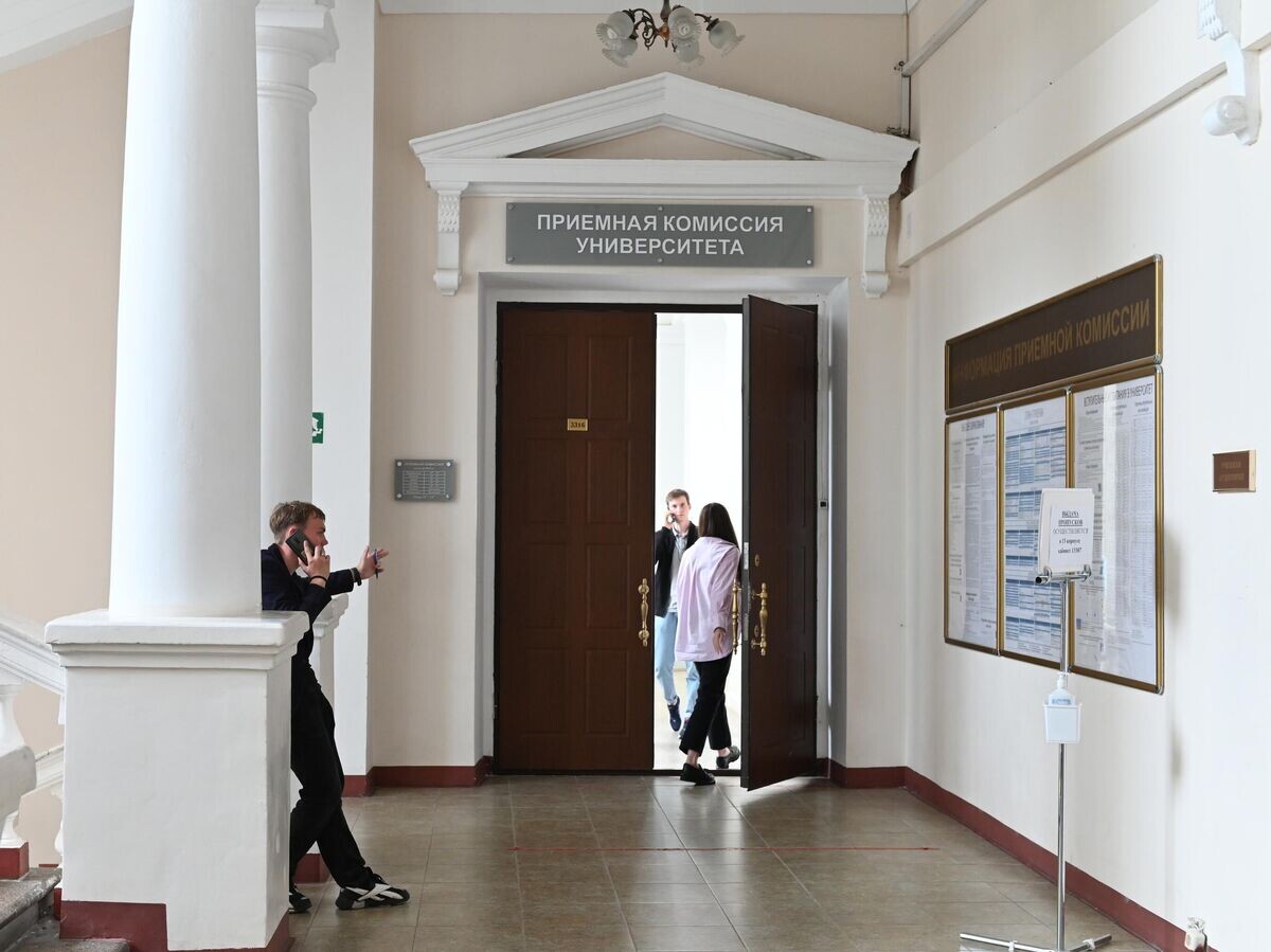     Приемная комиссия в университете© РИА Новости / Сергей Пятаков