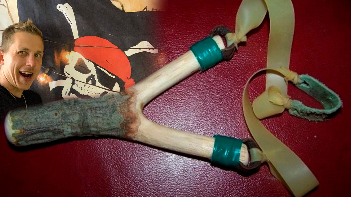 Фото рогатки с просторов интернета и я в уголочке =) (Степан Корольков)