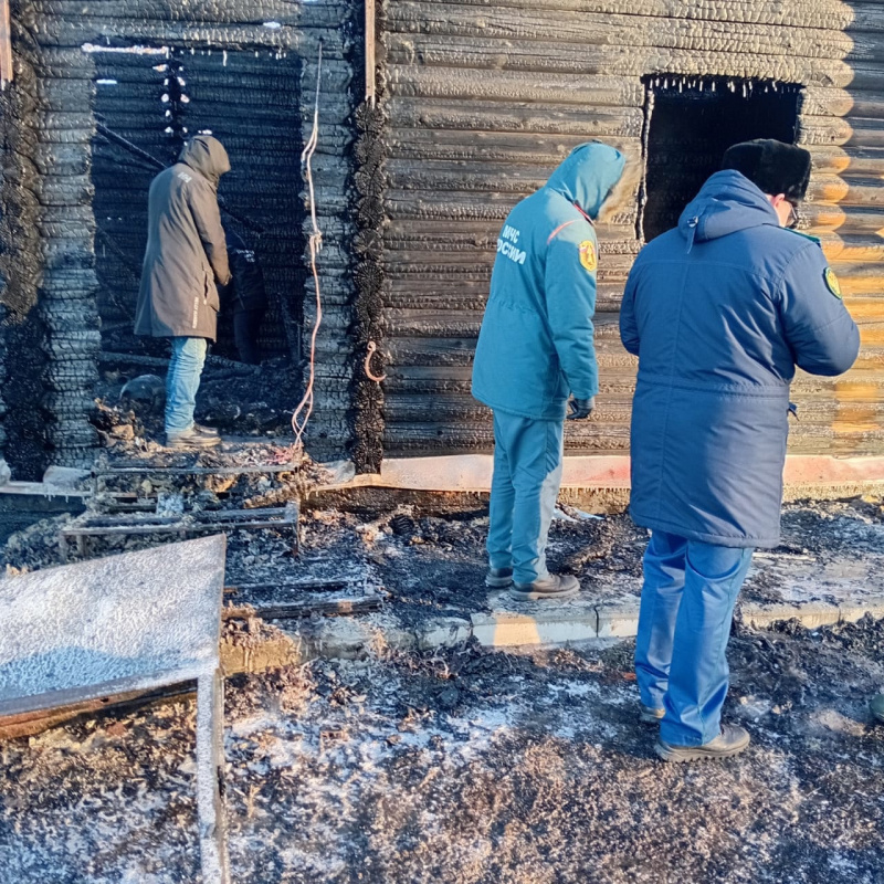    Спасатели показали фото с места смертельного пожара в бане в деревне Карелии Государственный комитет Карелии по ОЖ и БН