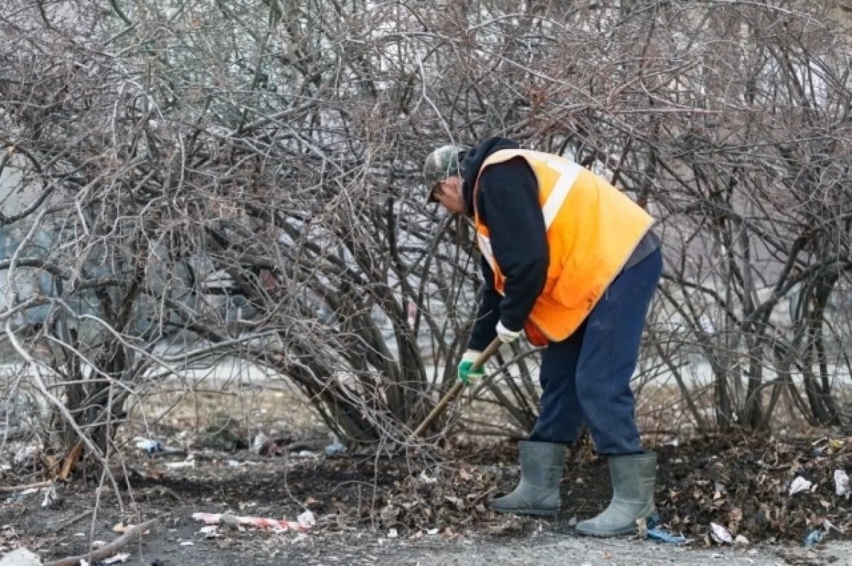    Сотни тонн снега, грязи и мусора вывезли из Екатеринбурга