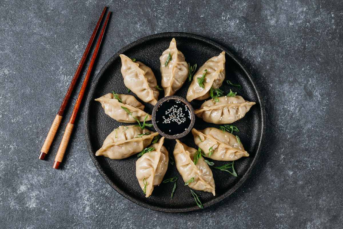 https://www.freepik.es/foto-gratis/surtido-plano-albondigas-japonesas_11827372.htm#from_element=detail_alsolike